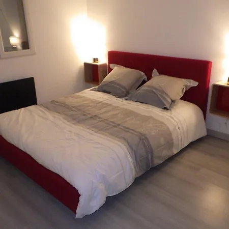 Les Du Vieux Frene *